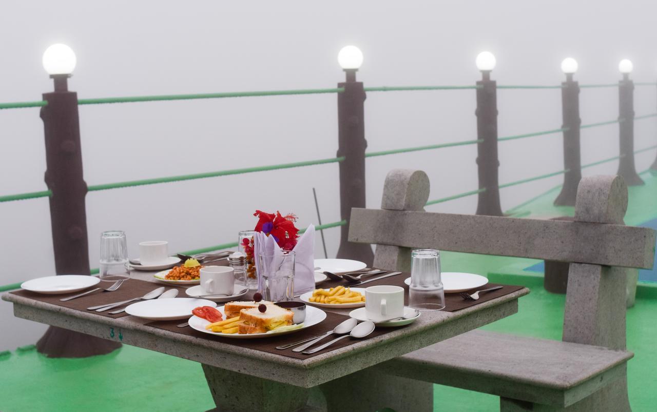 Misty Hill Hotel Pīrmed Eksteriør billede